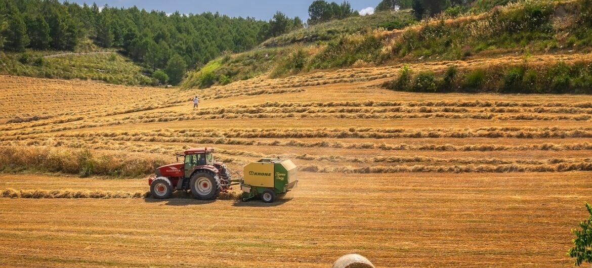 Tragedia podczas prac polowych. Maszyna oderwała mężczyźnie rękę