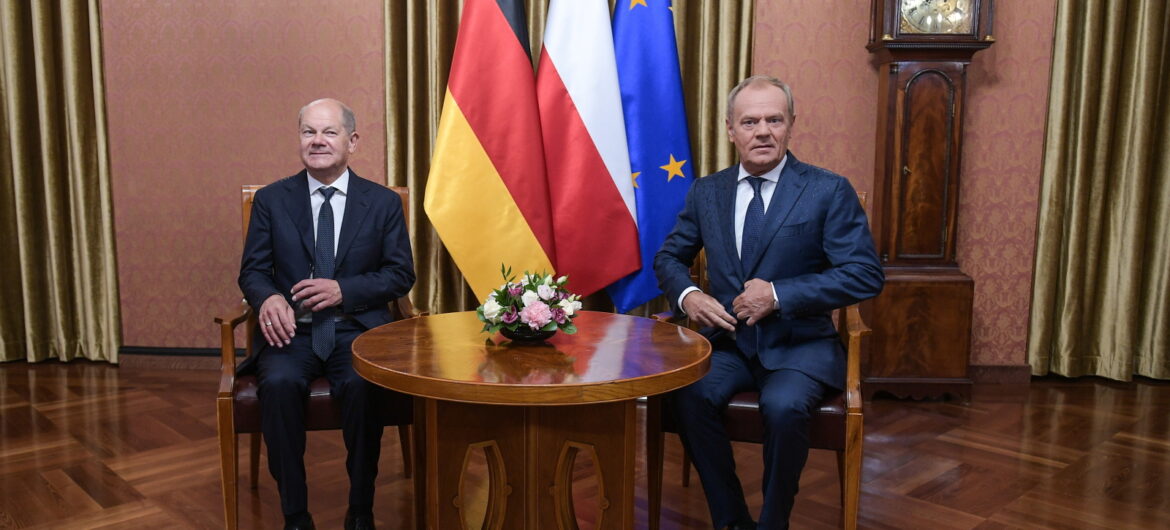 Tusk czołobitnie powitał niemieckiego kanclerza: Dziś Europa potrzebuje silnego przywództwa
