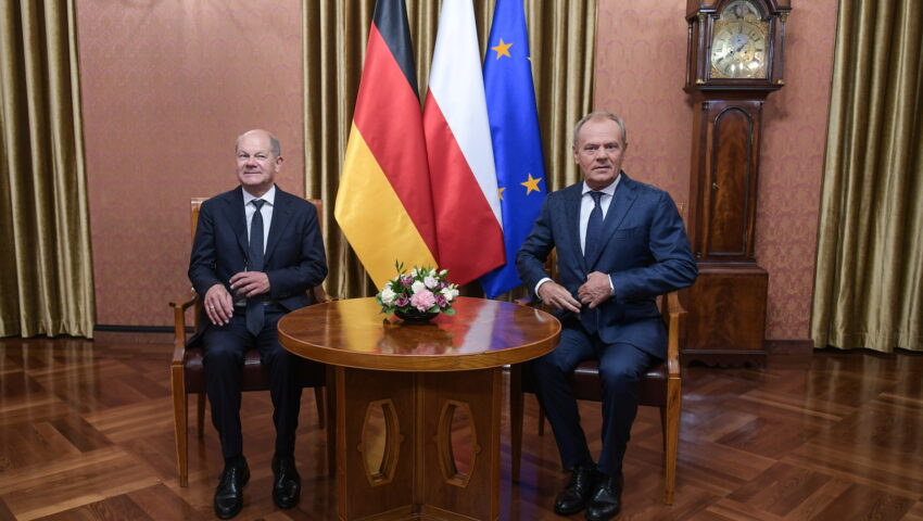 Tusk czołobitnie powitał niemieckiego kanclerza: Dziś Europa potrzebuje silnego przywództwa
