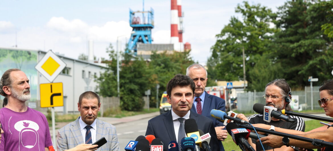 Odnaleziono górnika w kopalni Rydułtowy. Mężczyzna żyje