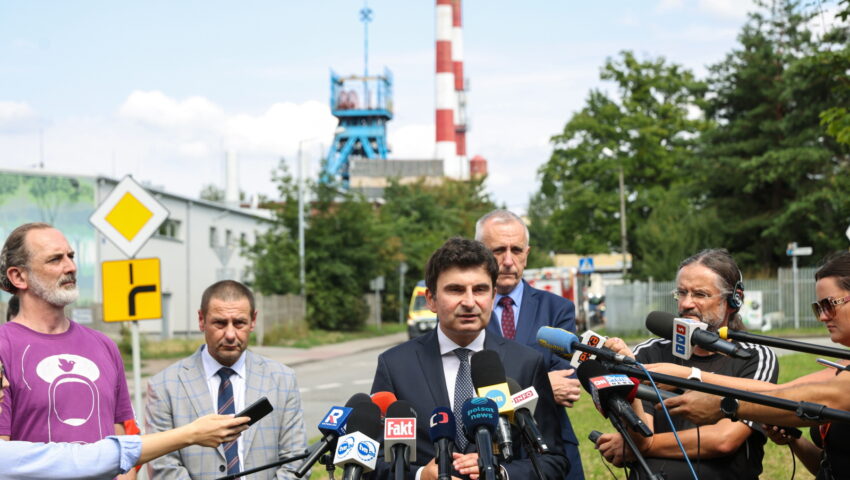 Odnaleziono górnika w kopalni Rydułtowy. Mężczyzna żyje
