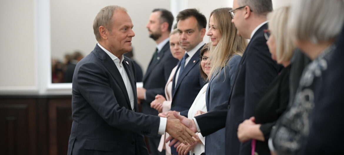 Dla ludzi podwyżki cen, dla posłów i ministrów pensji. Chcieli to zrobić po ciuchu, ale minister się wygadał?