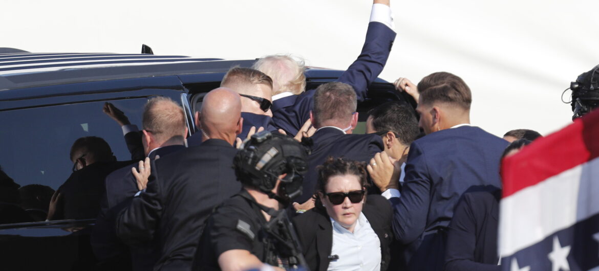 To zdjęcie Donalda Trumpa po zamachu przejdzie do historii