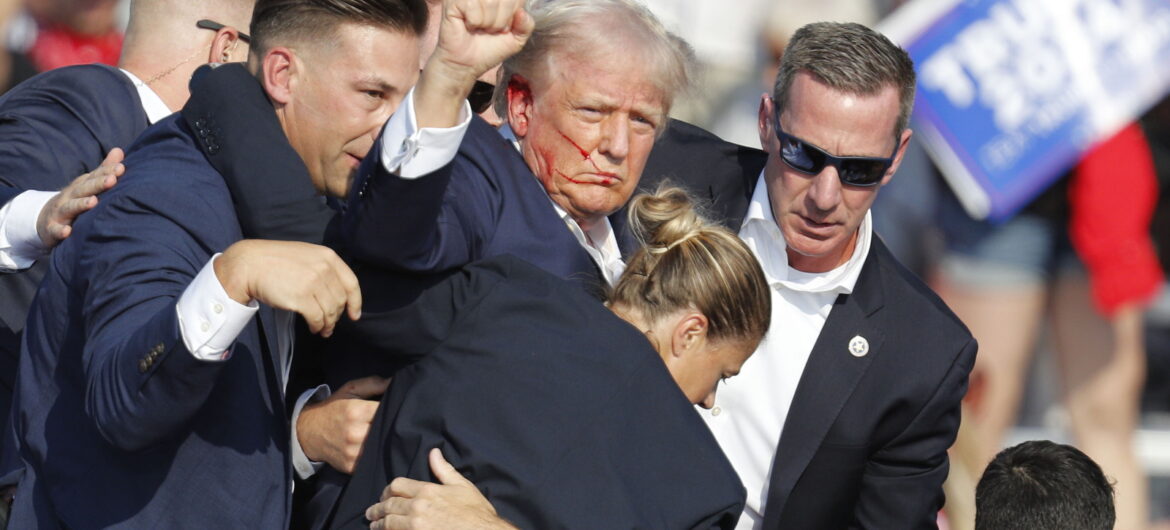 Zamach na Trumpa zwiększył jego szanse na zwycięstwo? Porównano go do Reagana