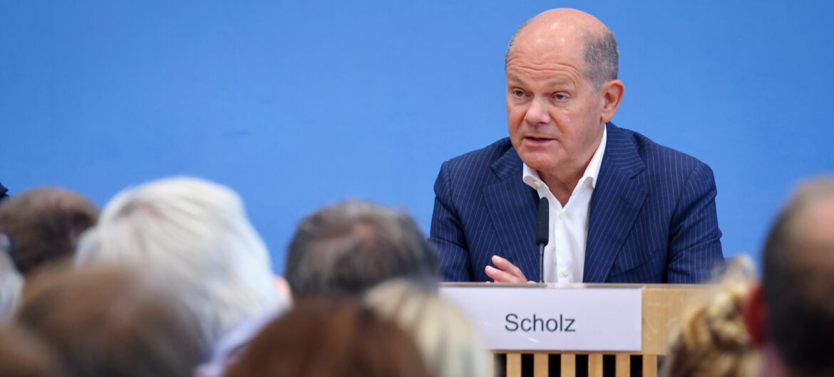 Niemiecki polityk apeluje do Scholza. Chodzi o wypłacenie Polsce miliarda euro