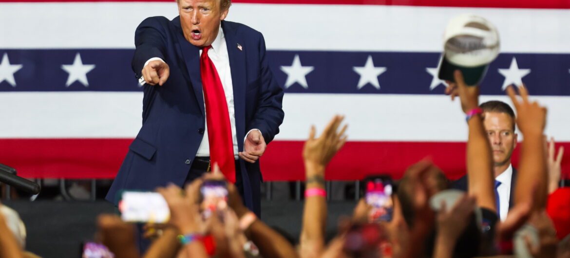 Nowe fakty o zamachu na Trumpa. Dachu, z którego strzelano, miał pilnować policjant