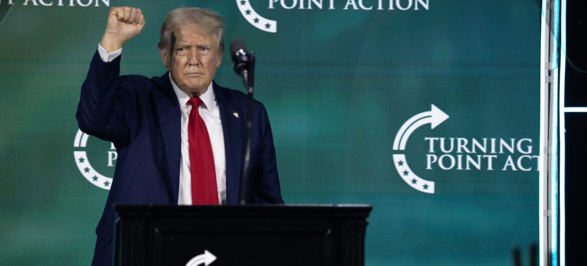 FBI potwierdziła, że Trump został trafiony pociskiem zamachowca