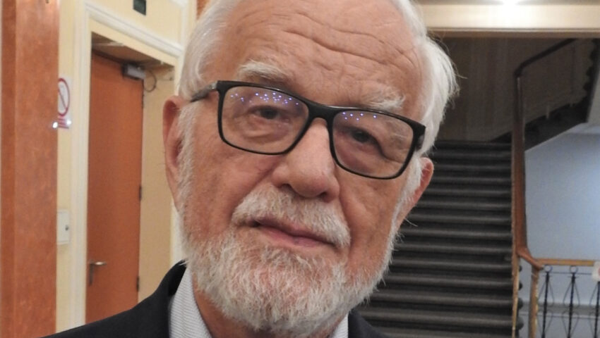 Pilne! Jan Pietrzak miał wypadek samochodowy. Zasłabł i wjechał w budynek przychodni