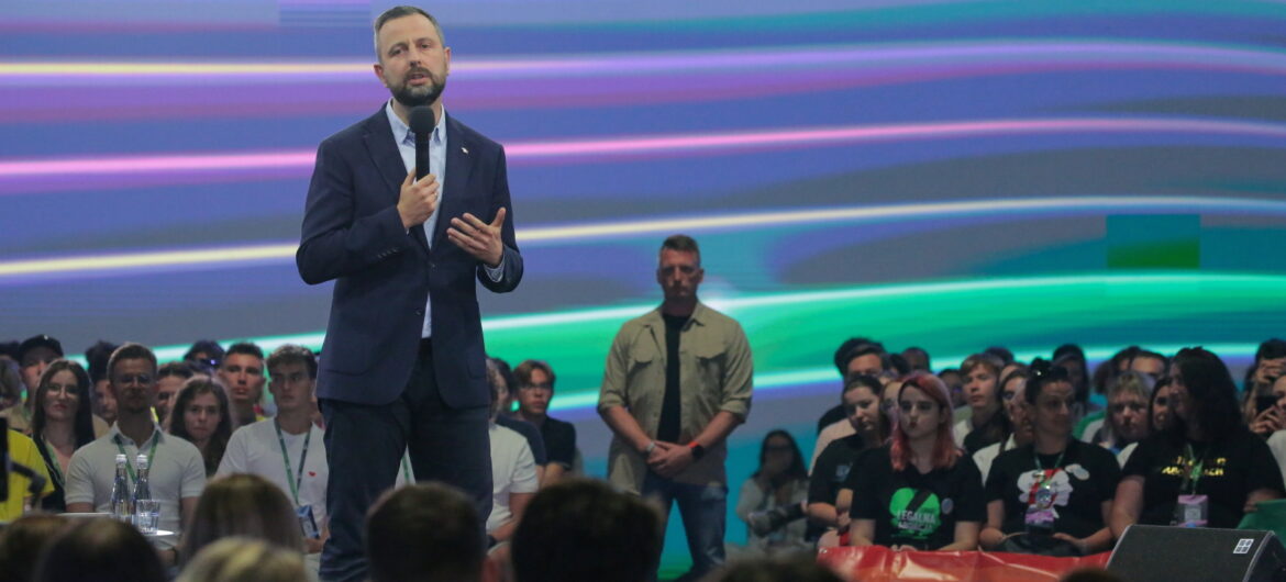 “Plują mu w twarz, a on udaje, że deszcz pada”. Kosiniak-Kamysz wybuczany na Campusie Trzaskowskiego