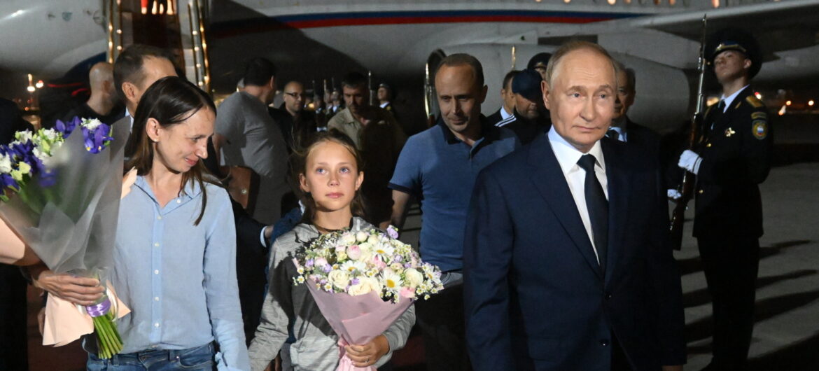 Putin osobiście powitał w Moskwie “hiszpańskiego dziennikarza”. Wcześniej twierdzono, że to ofiara PiS