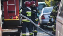 Groźny pożar w wieżowcu. Strażacy ewakuowali kilkadziesiąt osób