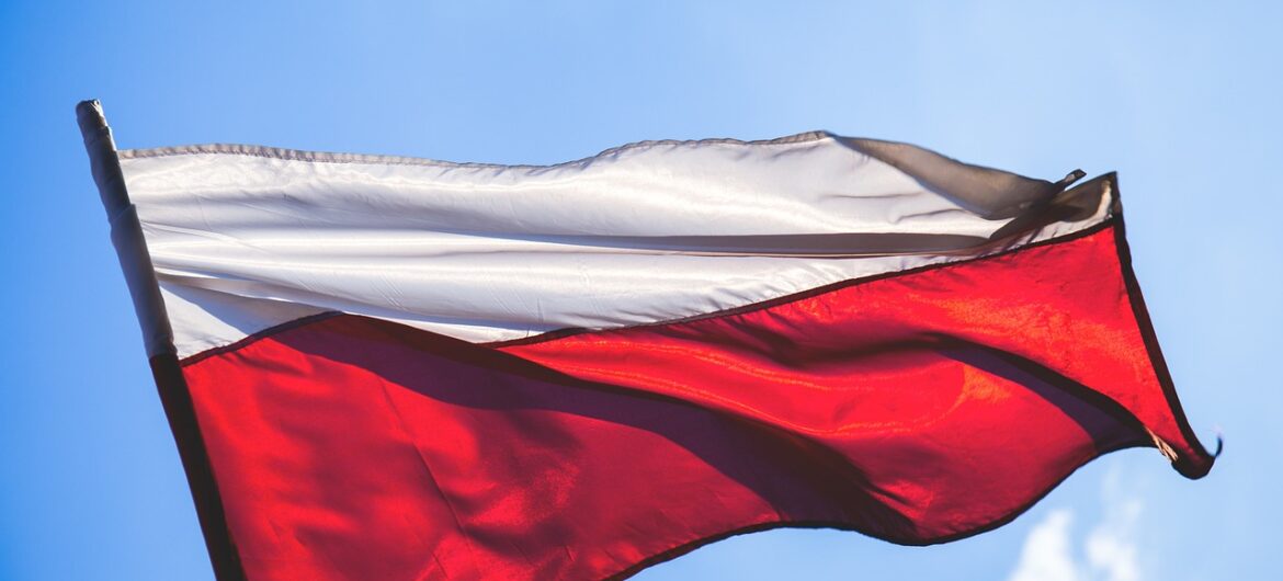 Tysiące ludzi na marszu z okazji 1000-lecia Królestwa Polskiego. Tusk “dziękuje” w swoim stylu