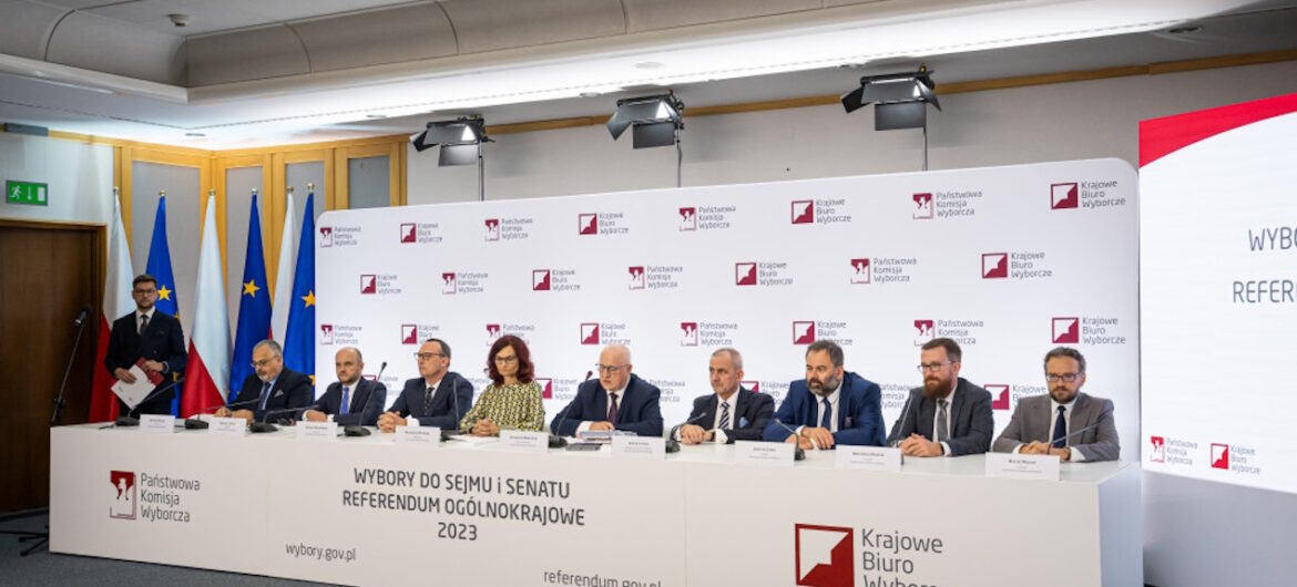 Nie ma uchwały PKW ws. sprawozdania finansowego PiS. Są za to… trzy warianty odpowiedzi min. Domańskiemu