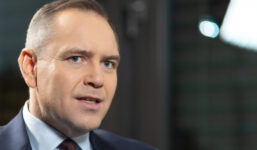 Sondaż: Nawrocki 46,1 proc., Trzaskowski 45,8 proc.