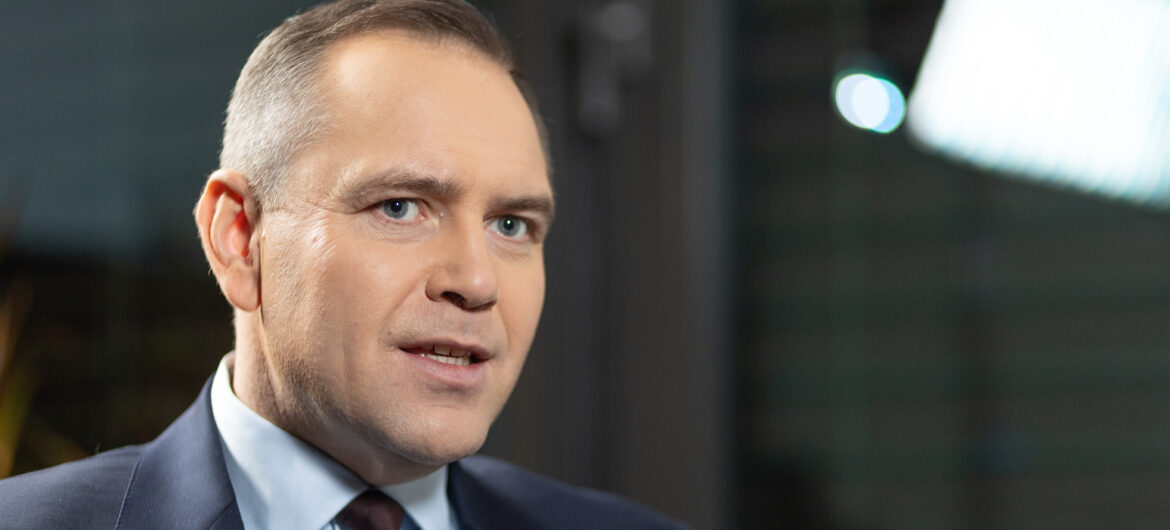 Sondaż: Nawrocki 46,1 proc., Trzaskowski 45,8 proc.